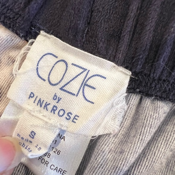 COZIE✨2 Pc PJ Set -Navy Blue Velour Background w Colorful Snowflakes- Hoodie Top - Picture 2 of 12